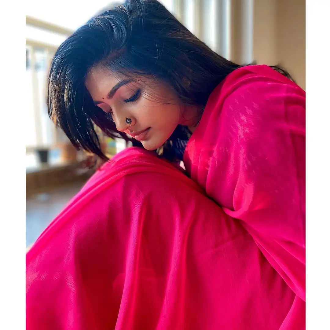 EESHA REBBA STILLS IN INDIAN TRADITIONAL RED SAREE BLUE BLOUSE 2
